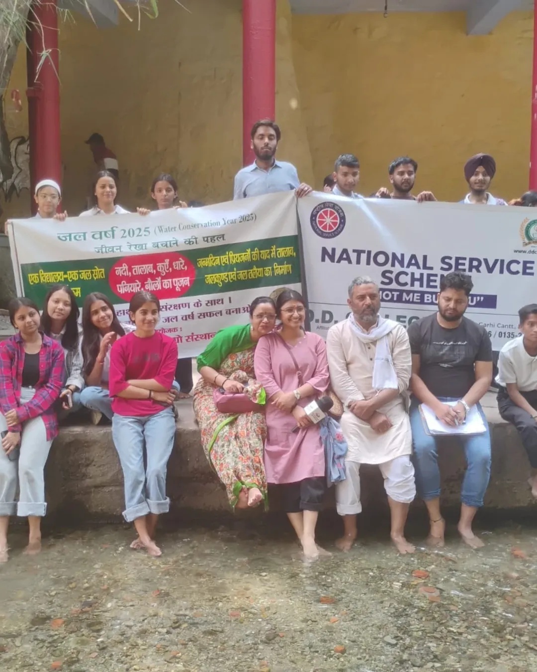 DD College, Nimbuwala Students Clean Tons River to Promote Water Conservation